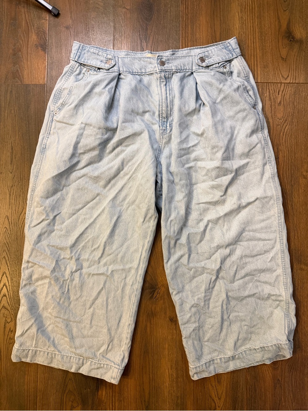 Universal Thread- 2 way Light Wash Wide Leg Cropped Jeans - Light Blue